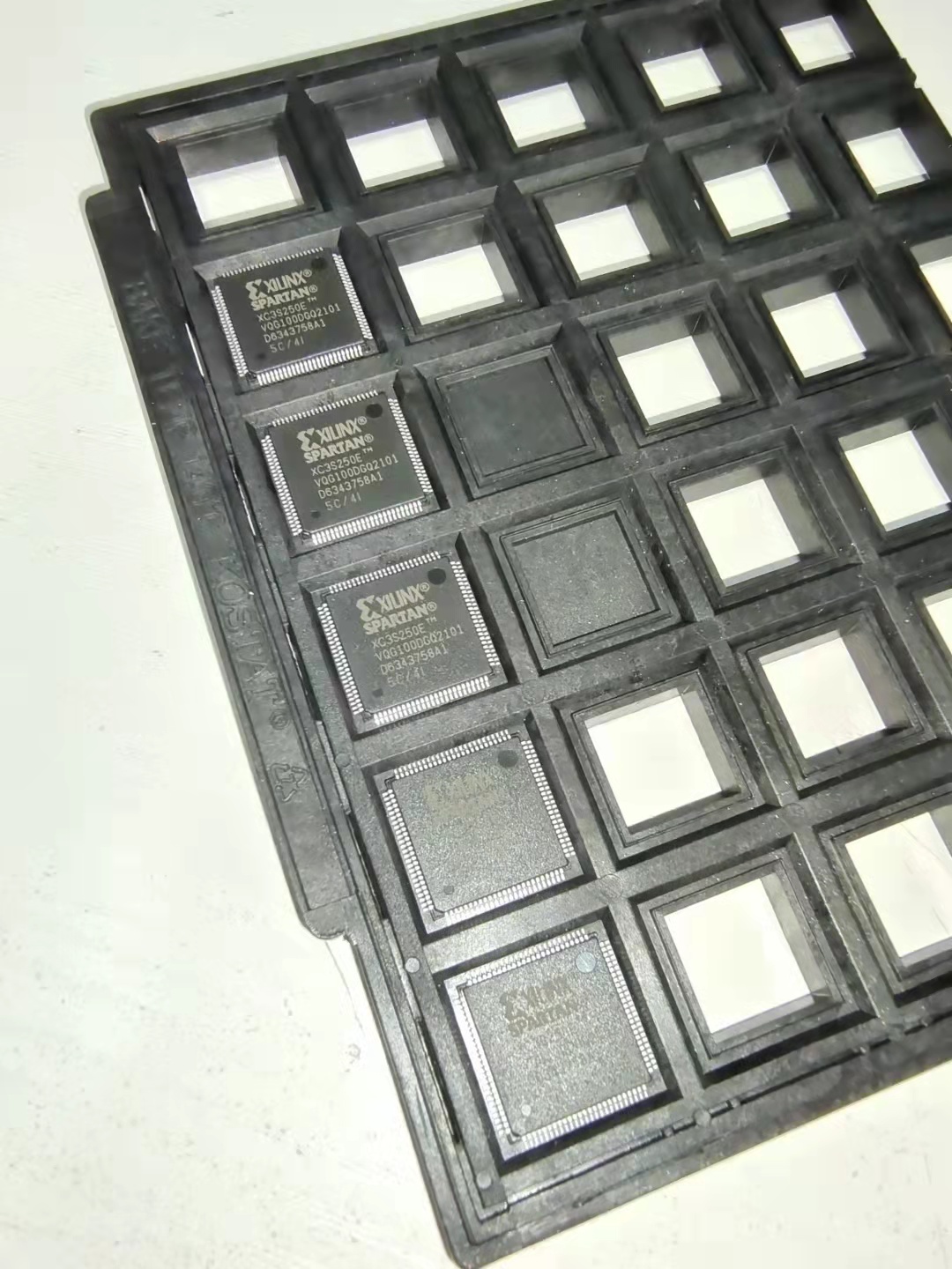 XC3S250E-4VQG100I原装-1